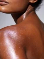 اسپری بدن هایلایتر گو گو گلو - لاو بمب شیگلم Go Go Glow Highlighting Body Mist-Love Bomb - تصویر 4